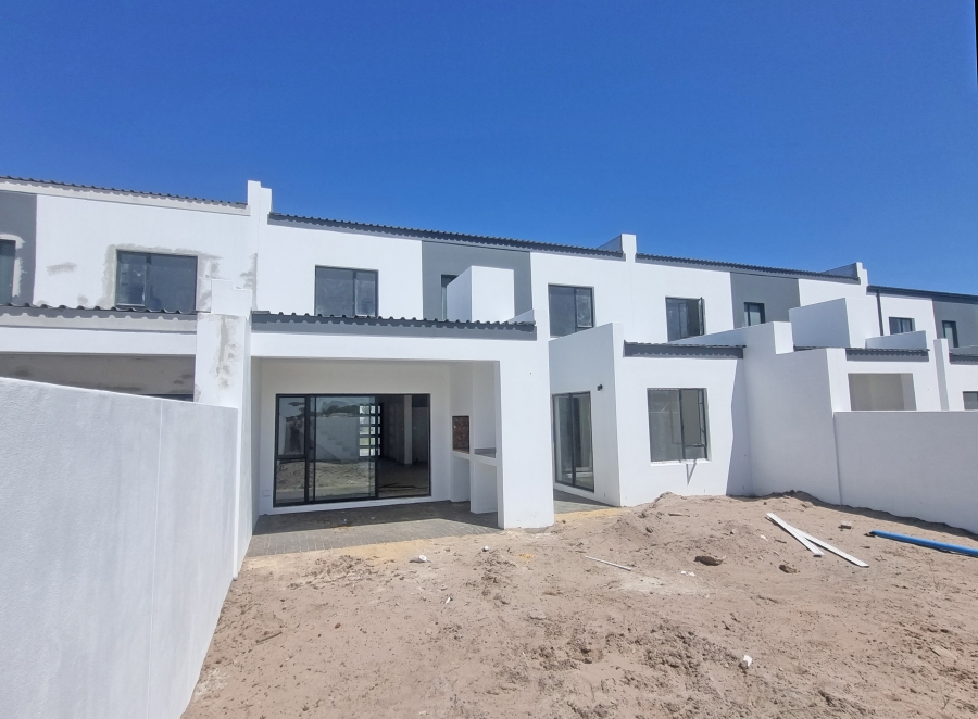 To Let 4 Bedroom Property for Rent in Cape Farms Western Cape